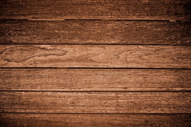 ¿Por qué es importante conocer las maderas comunes en la fabricación de palets?