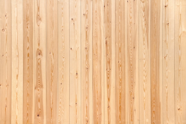 Encuentra la solución perfecta: la madera ideal para fabricar zuecos de calidad.